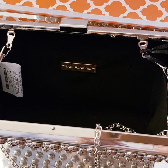 Silver Clutch Bag Elegant Metal Masterpiece - Picture 3 of 5